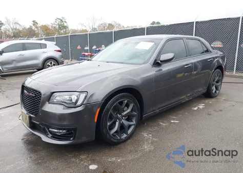 2023 Chrysler 300 300S z USA, uszkodzony, nr VIN 2C3CCABG6PH620396
